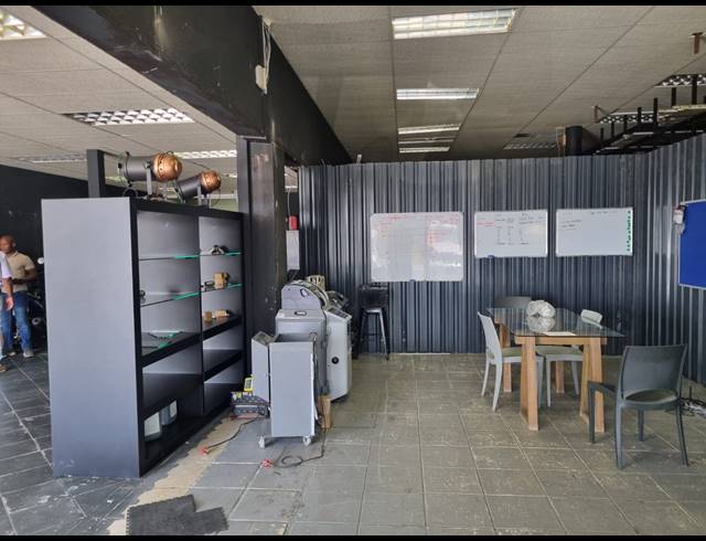 300M² WAREHOUSE TO LET IN VINTONIA